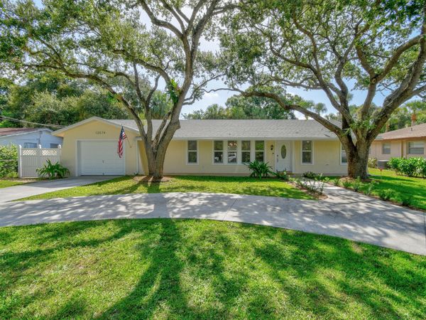 13074 23rd Avenue N, Palm Beach Gardens, FL 33410