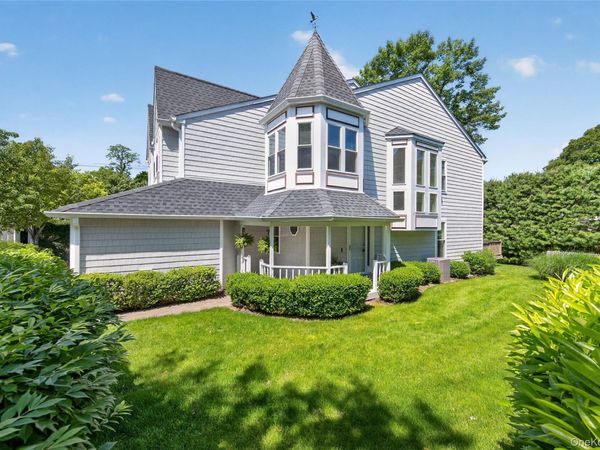 4 Parkridge Court, Huntington, NY 11743