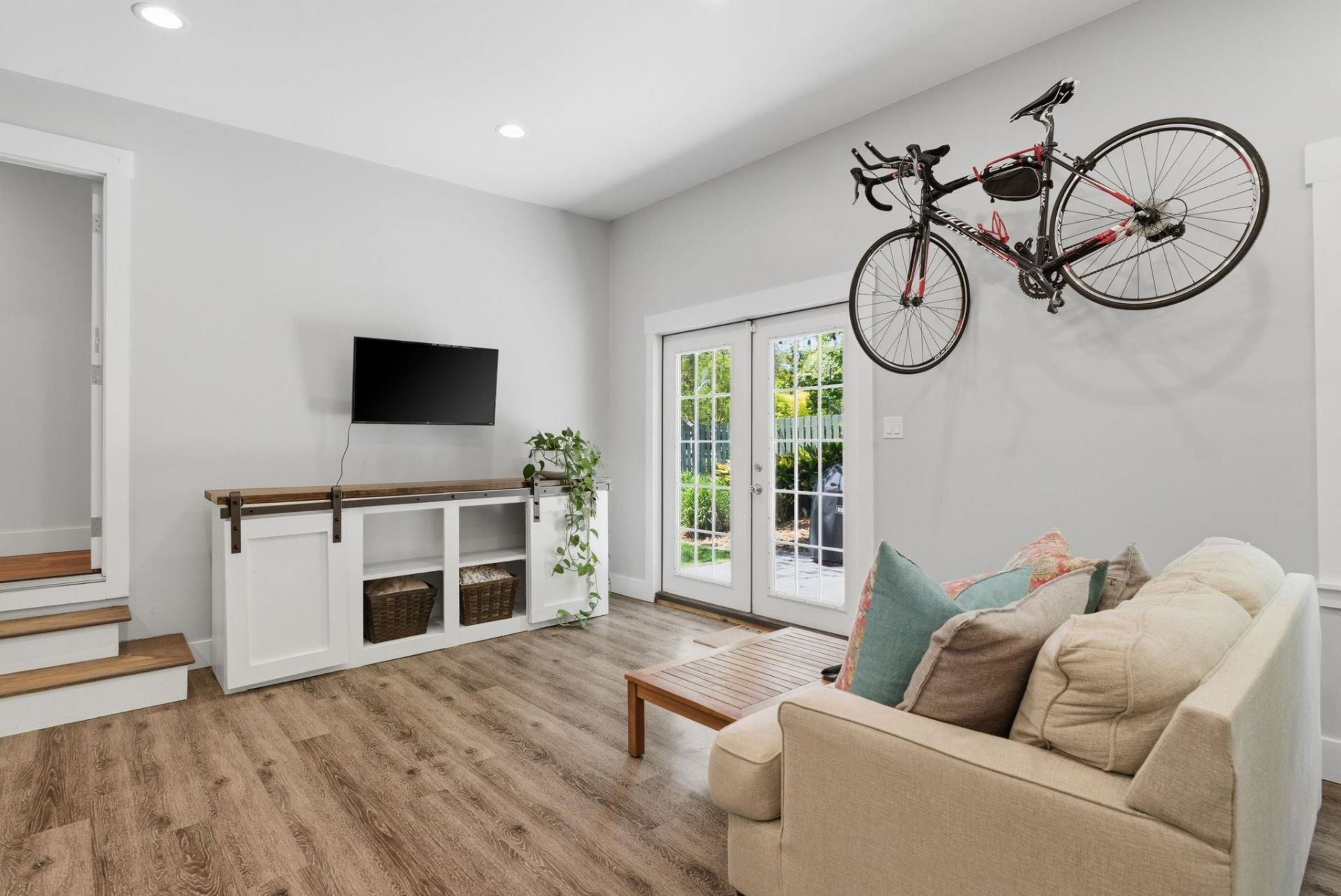 5625 Pinckney Ave.  Photo 47