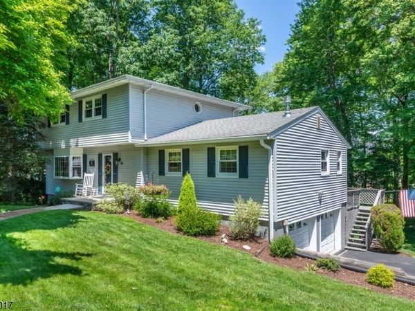 10 Brittany Road, Roxbury, NJ 07876