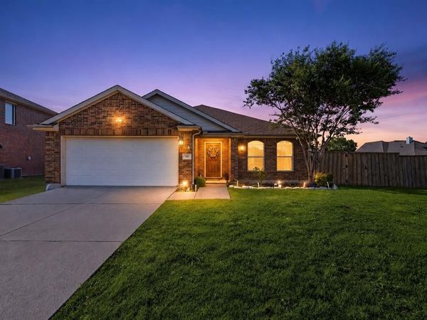 301 Long Prairie Drive , Forney, TX 75126