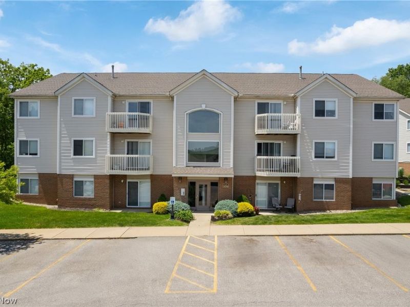 1456 Buckingham Gate A Boulevard, Cuyahoga Falls, OH 44221 Photo 2