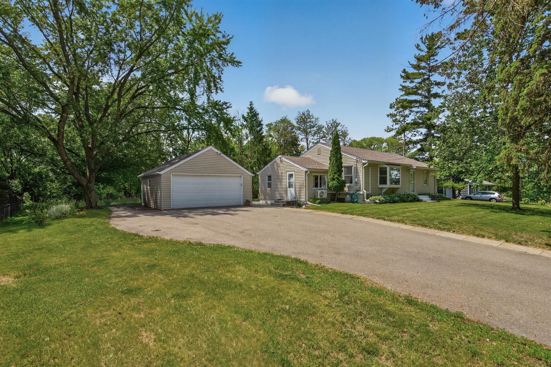 11311 Lorry Lane W, Minnetonka, MN 55305
