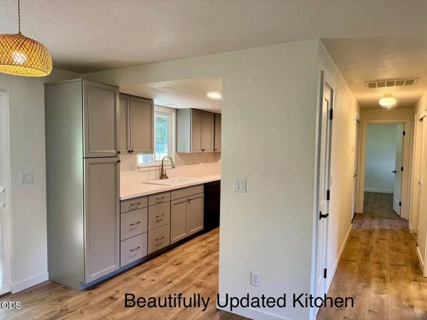 300 Shafer Lane, Unit I-2, Jacksonville, OR 97530