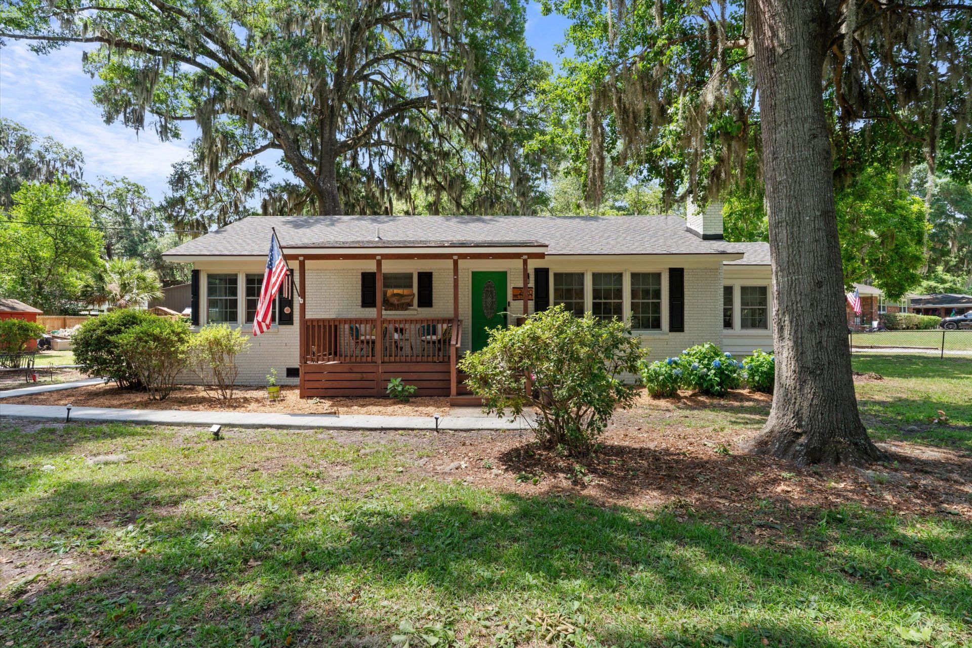 2420 Pine Court Photo 4