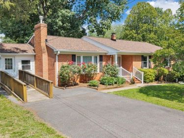 405 Oakland Circle, Lynchburg, VA 24502