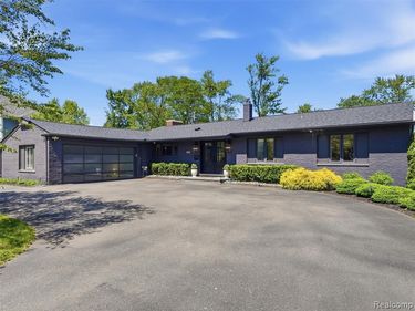2950 Middlebury Lane, Bloomfield Hills, MI 48301