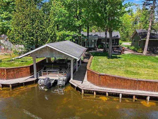 3327 Lynn Drive, Indian River, MI 49749
