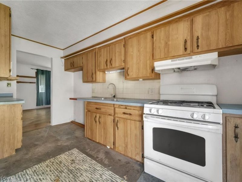 351 Gayle Drive, Sheffield Lake, OH 44054 Photo 5
