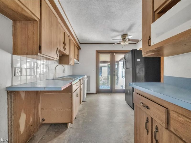 351 Gayle Drive, Sheffield Lake, OH 44054 Photo 6