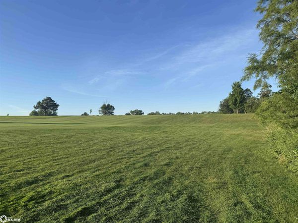 2307 Walton Lake Drive, Fairfield, IA 52556