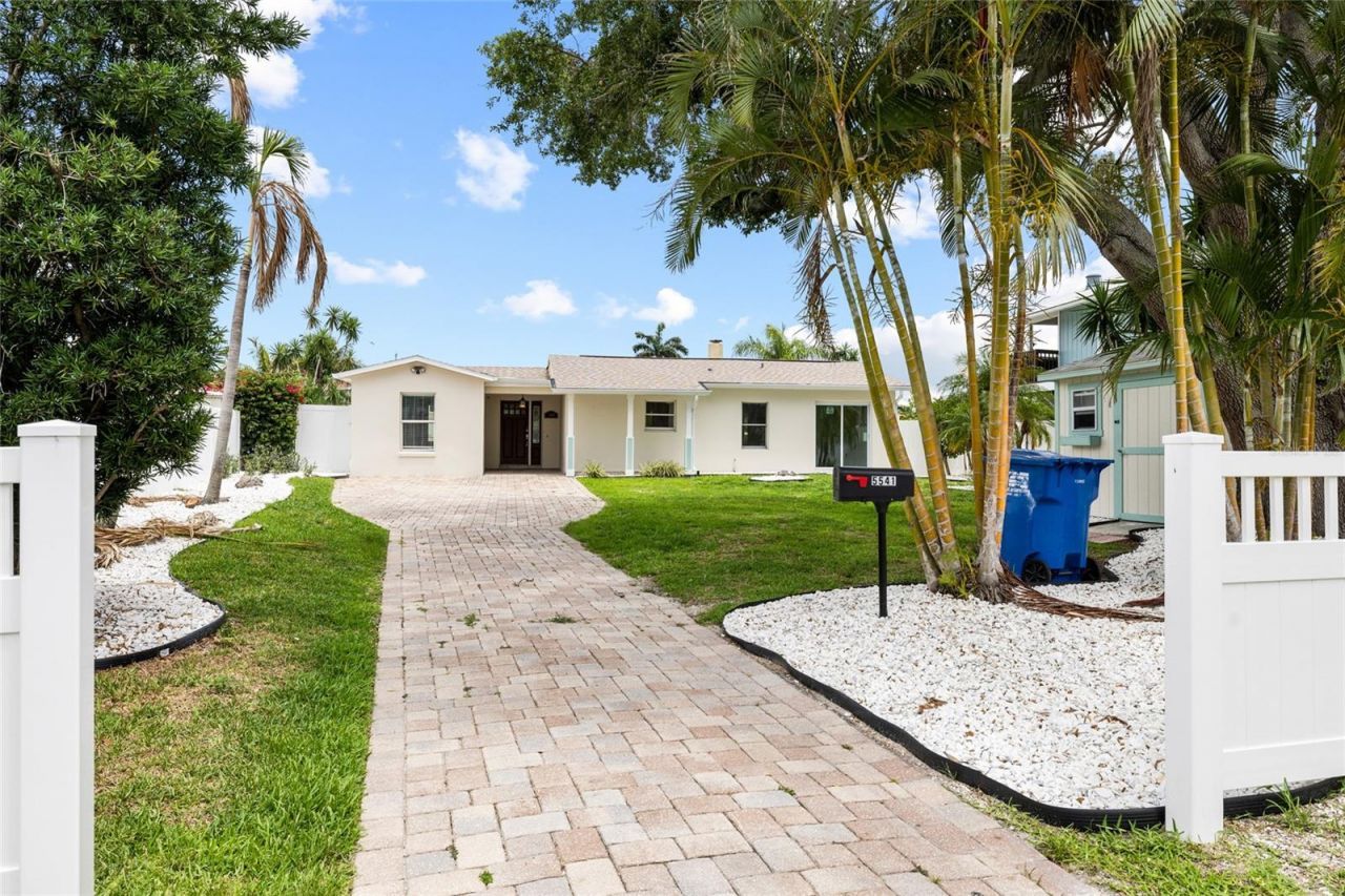 5541 Bayou Grande Boulevard Ne, Saint Petersburg, FL 33703 Photo
