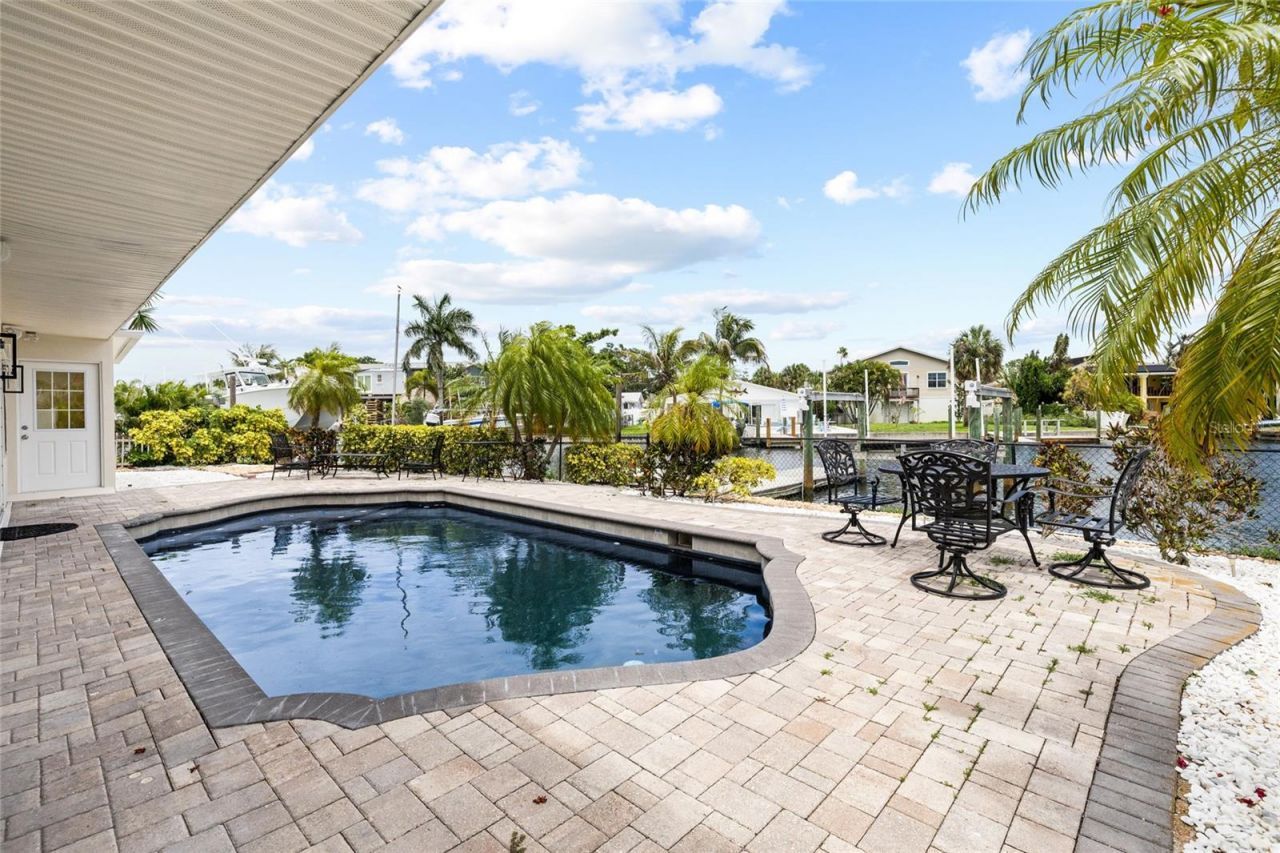 5541 Bayou Grande Boulevard Ne, Saint Petersburg, FL 33703 Photo