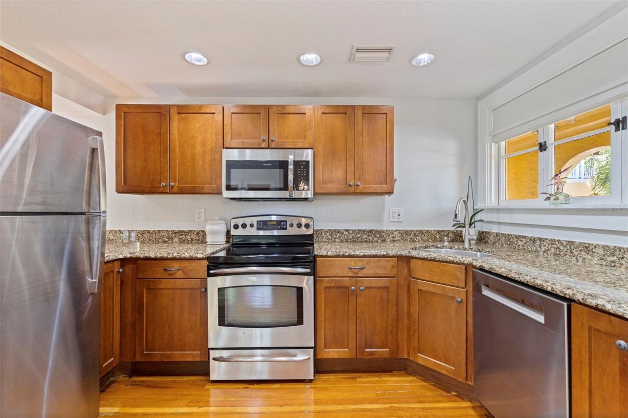 210 22nd Avenue Ne, Unit 6, Saint Petersburg, FL 33704 Photo