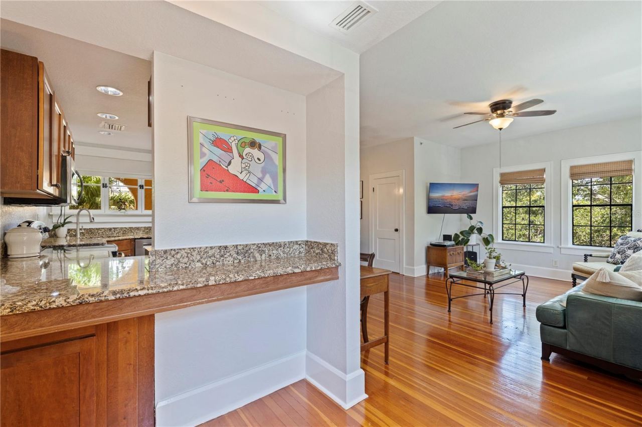 210 22nd Avenue Ne, Unit 6, Saint Petersburg, FL 33704 Photo
