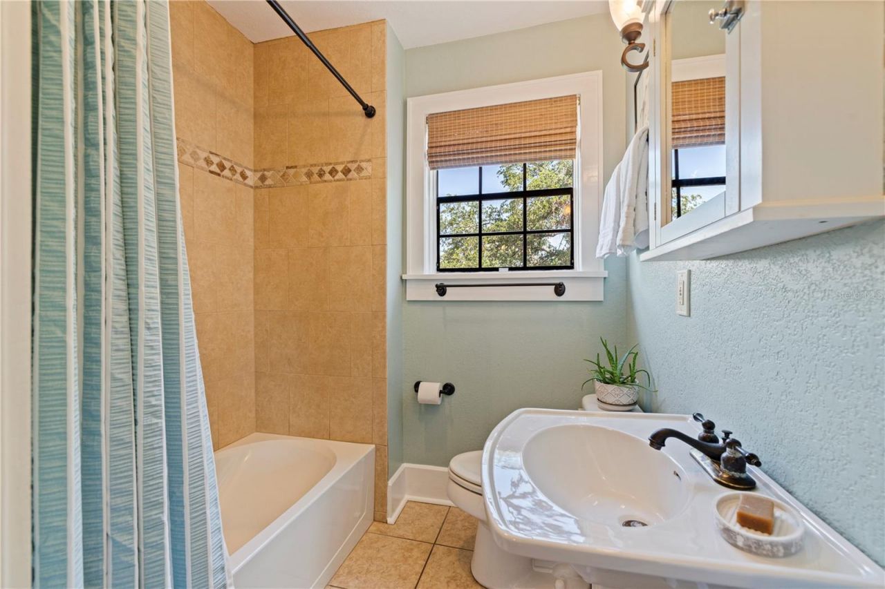 210 22nd Avenue Ne, Unit 6, Saint Petersburg, FL 33704 Photo