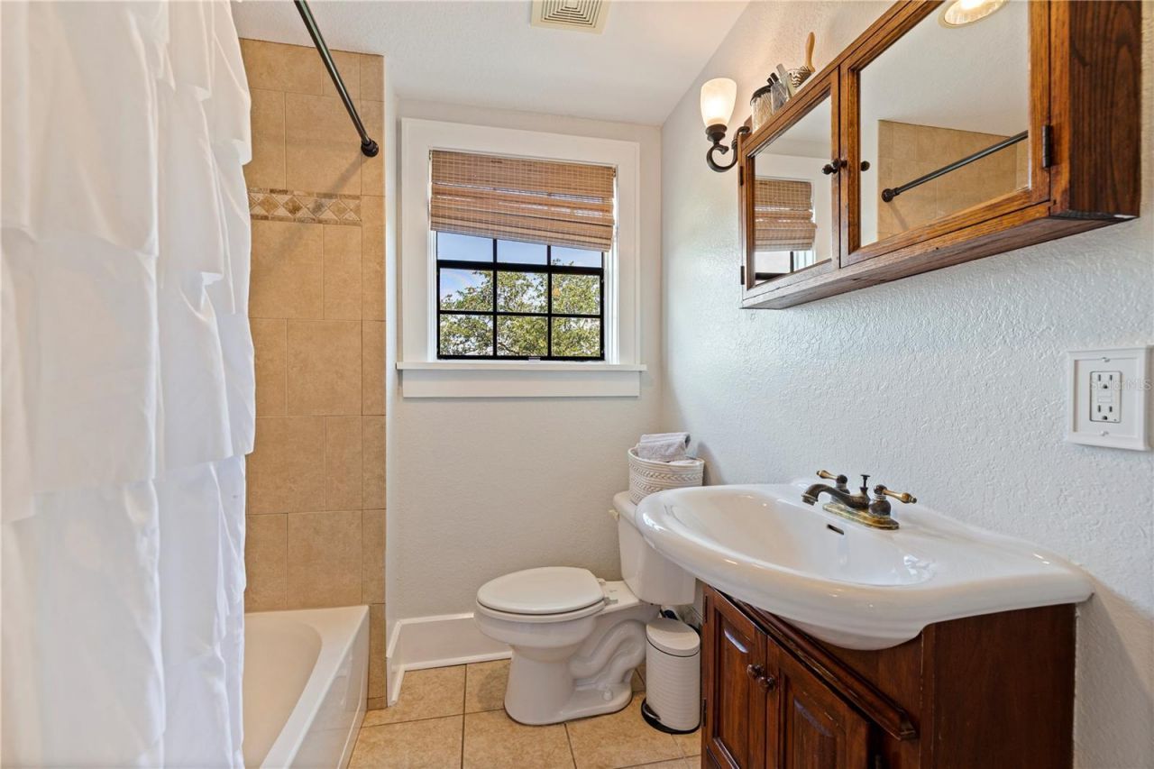 210 22nd Avenue Ne, Unit 6, Saint Petersburg, FL 33704 Photo