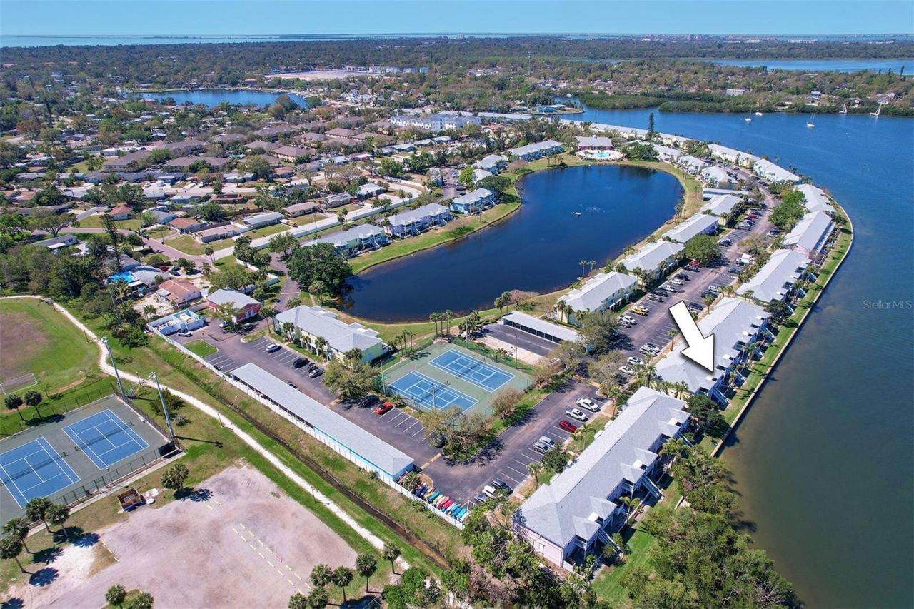 225 Pompano Drive Se, Unit C, Saint Petersburg, FL 33705 Photo