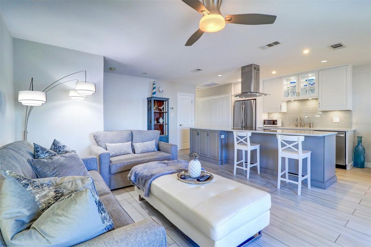 225 Pompano Drive Se, Unit C, Saint Petersburg, FL 33705 Photo