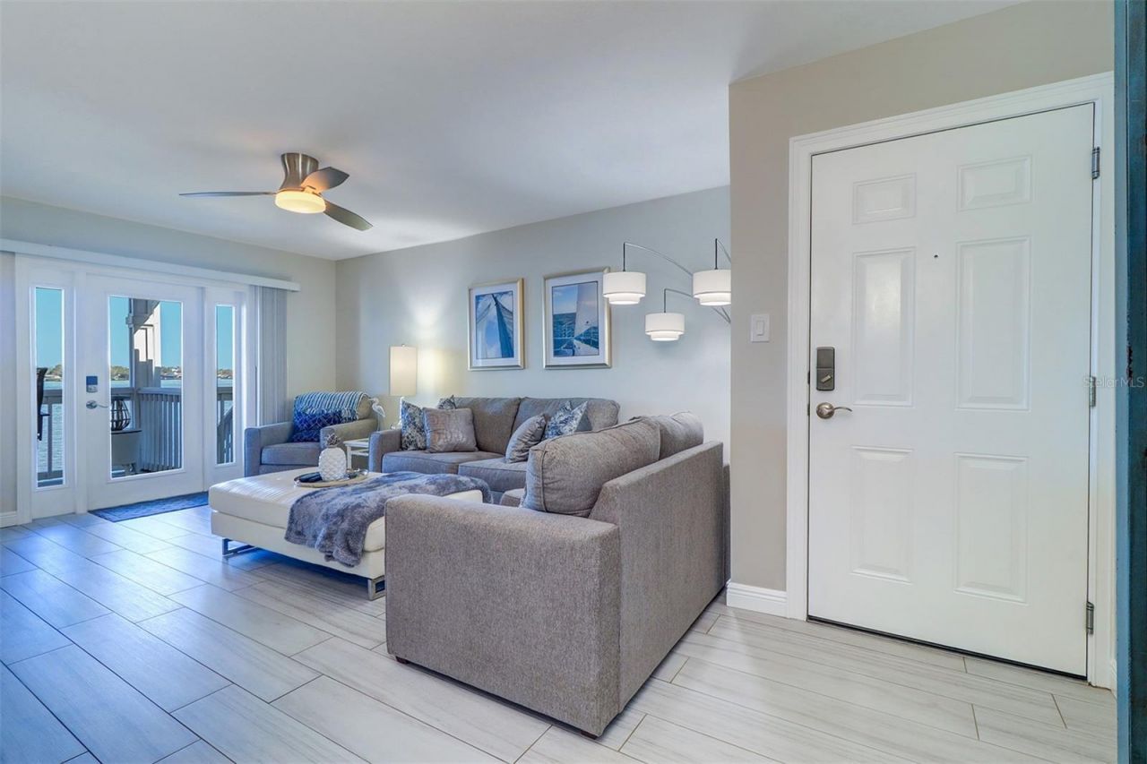 225 Pompano Drive Se, Unit C, Saint Petersburg, FL 33705 Photo