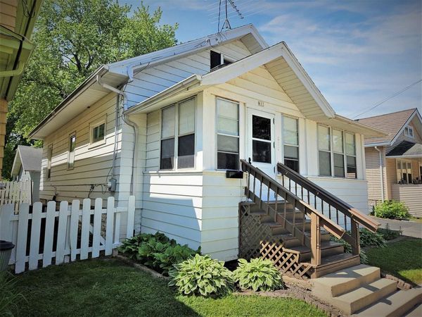 611 E PARKWAY AVENUE, Oshkosh, WI 54901