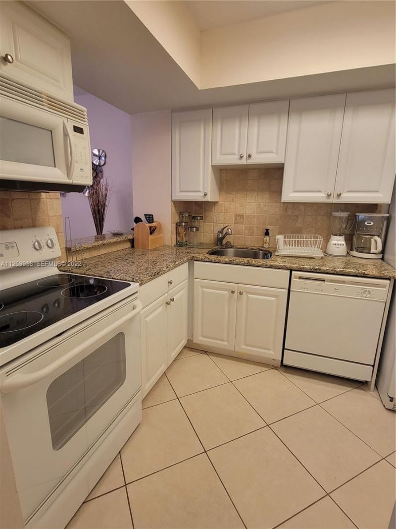 9826 Marina Boulevard, Unit 1015, Boca Raton, FL 33428 Photo