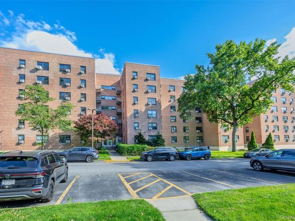 21208 75th Avenue , Unit 6D, Oakland Gardens, NY 11364