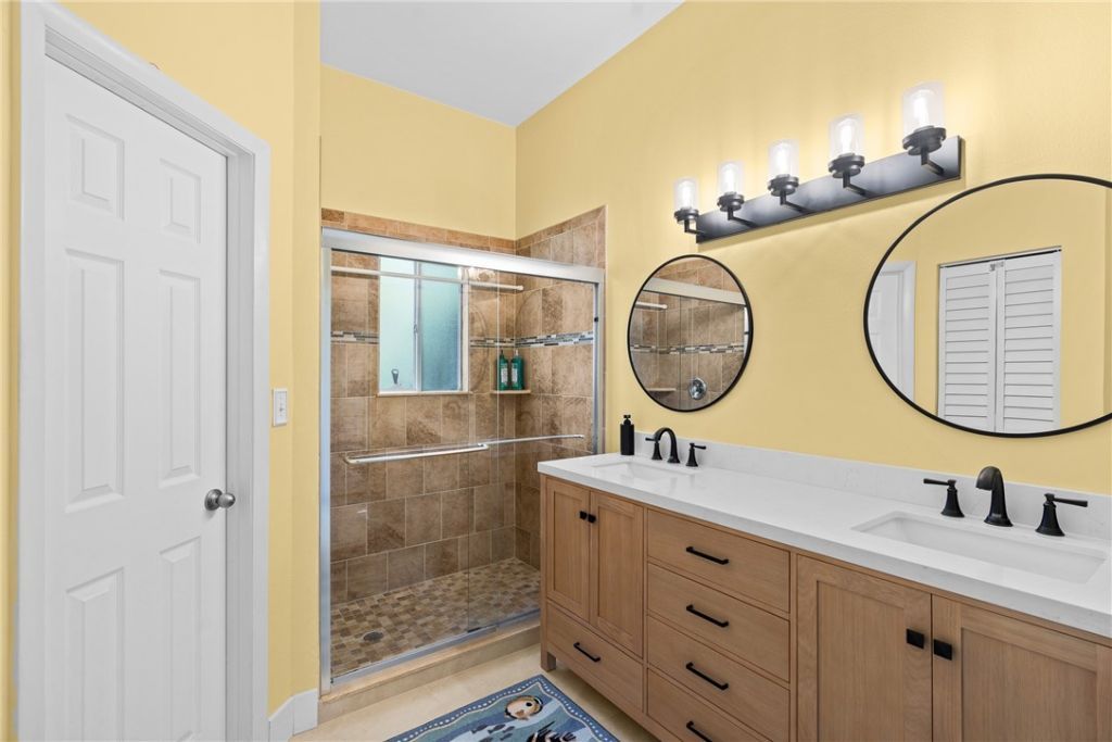 1335 Winding Oaks Circle E, Unit 1005, Vero Beach, FL 32963 Photo