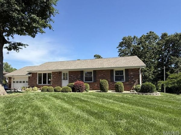 707 Pershing Drive, Warrenton, MO 63383
