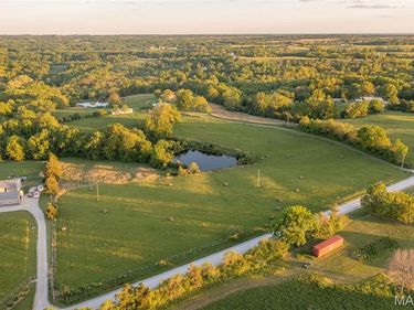 1010 Tick Ridge Road , Silex, MO 63377