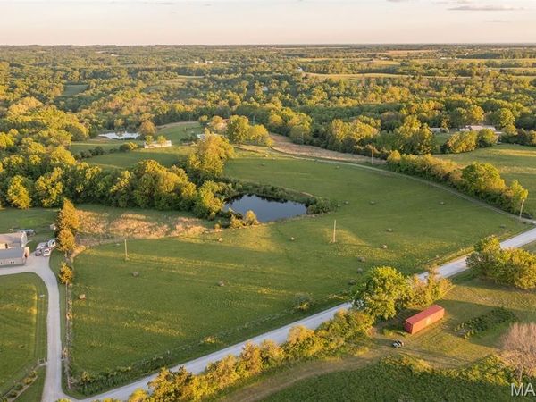 1010 Tick Ridge Road , Silex, MO 63377
