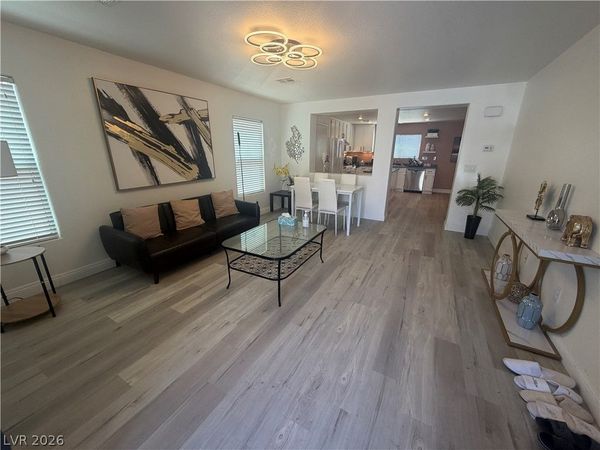 569 Port Talbot Avenue , Las Vegas, NV 89178