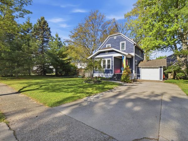 115 N Lake Avenue, Spring Lake, MI 49456