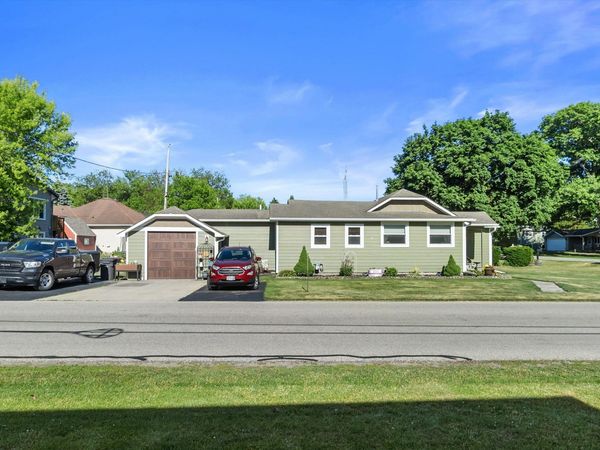 418 S 4th St, Silver Lake, WI 53170