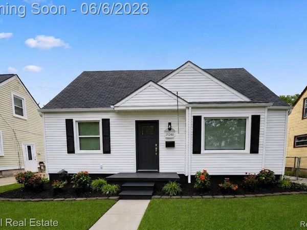 25246 Hayes Road, Roseville, MI 48066