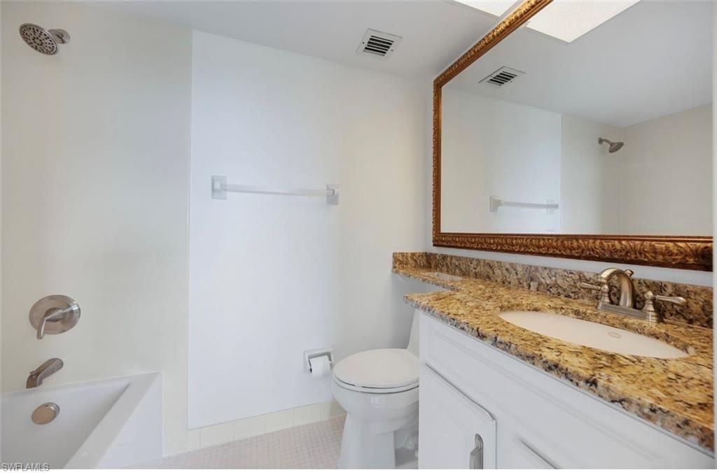 37 High Point Cir E, Unit 602, Naples, FL 34103 Photo