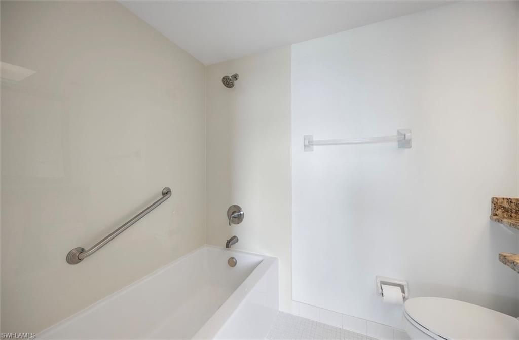 37 High Point Cir E, Unit 602, Naples, FL 34103 Photo