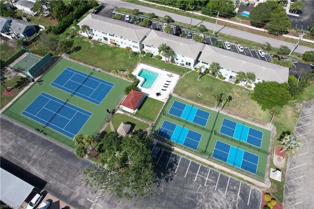 37 High Point Cir E, Unit 602, Naples, FL 34103 Photo
