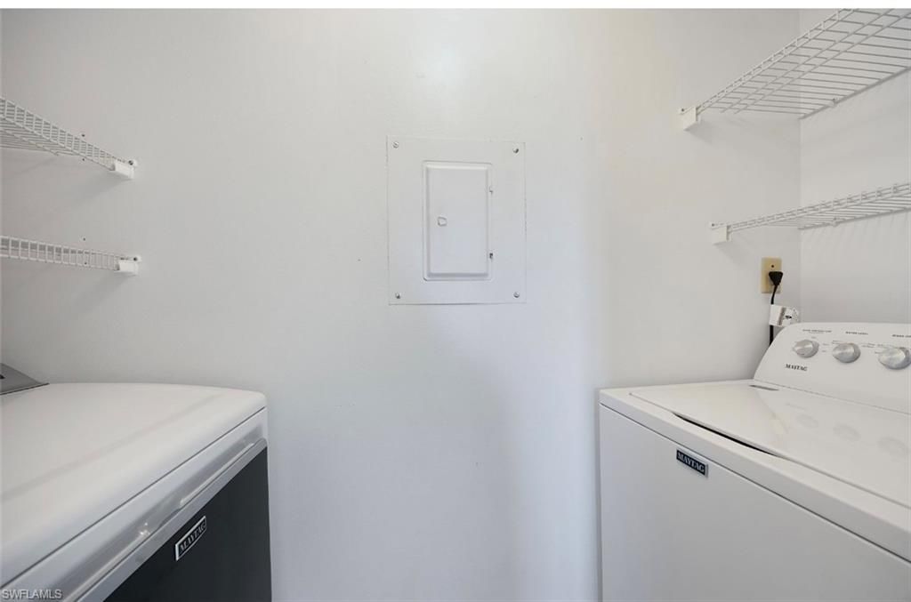 37 High Point Cir E, Unit 602, Naples, FL 34103 Photo
