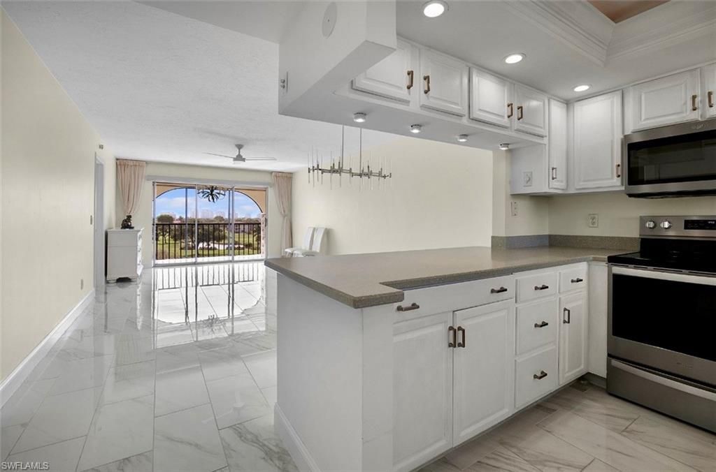 37 High Point Cir E, Unit 602, Naples, FL 34103 Photo