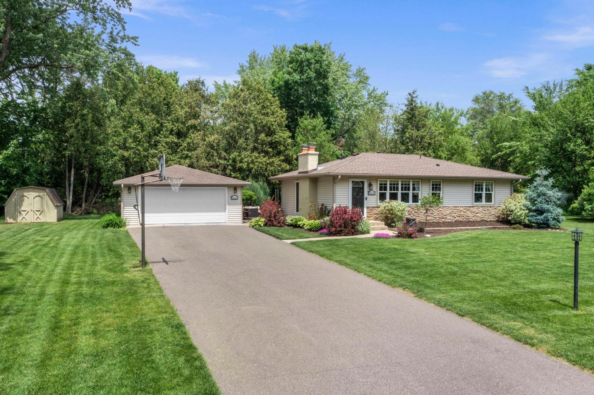 15620 2nd Avenue N, Plymouth, MN 55447