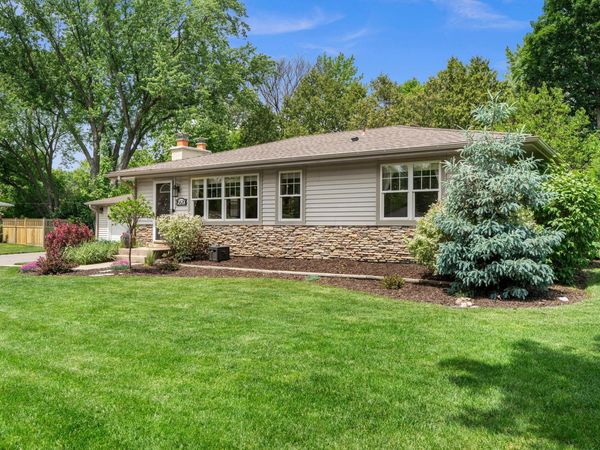 15620 2nd Avenue N, Plymouth, MN 55447