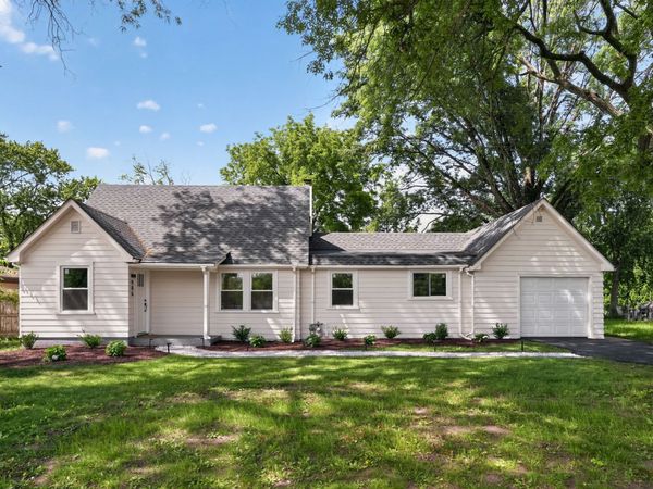 906 E Babcock Avenue , Addison, IL 60101