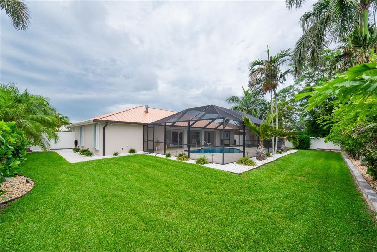 7759 Carver Court, Seminole, FL 33772 Photo