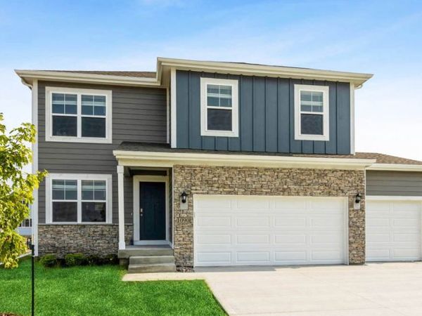 3060 Sweetwater Drive, Des Moines, IA 50320