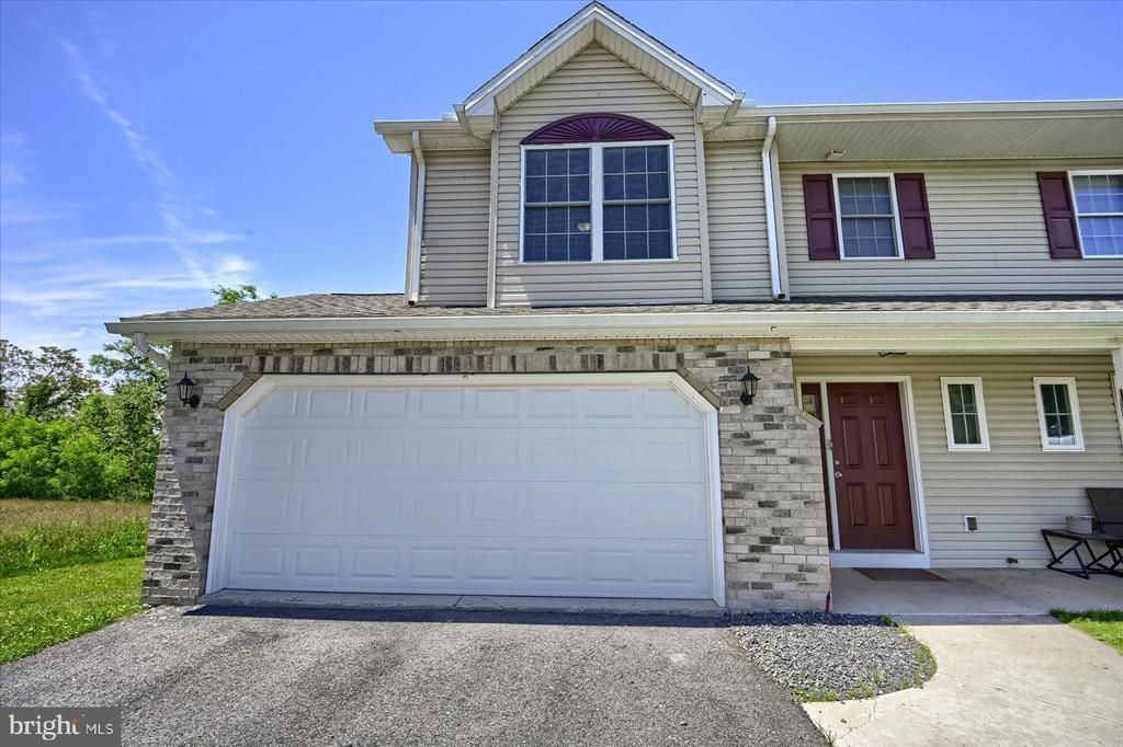 48 DUSTIN DRIVE, HALIFAX, PA 17032