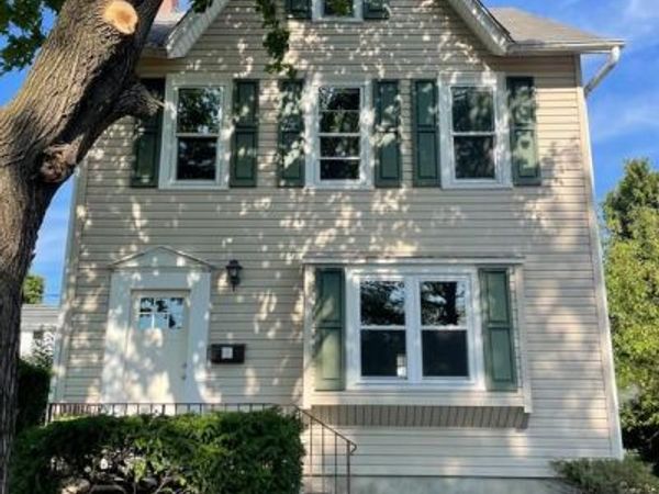 121 S 10TH STREET, QUAKERTOWN, PA 18951