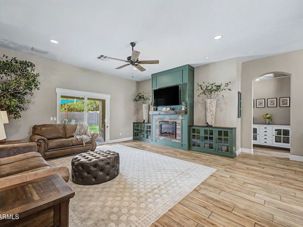 106 E Smoke Tree Road, Gilbert, AZ 85296