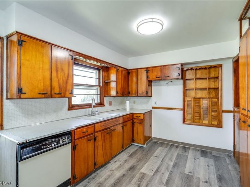 295 E Boxwood Avenue, Akron, OH 44301 Photo 10