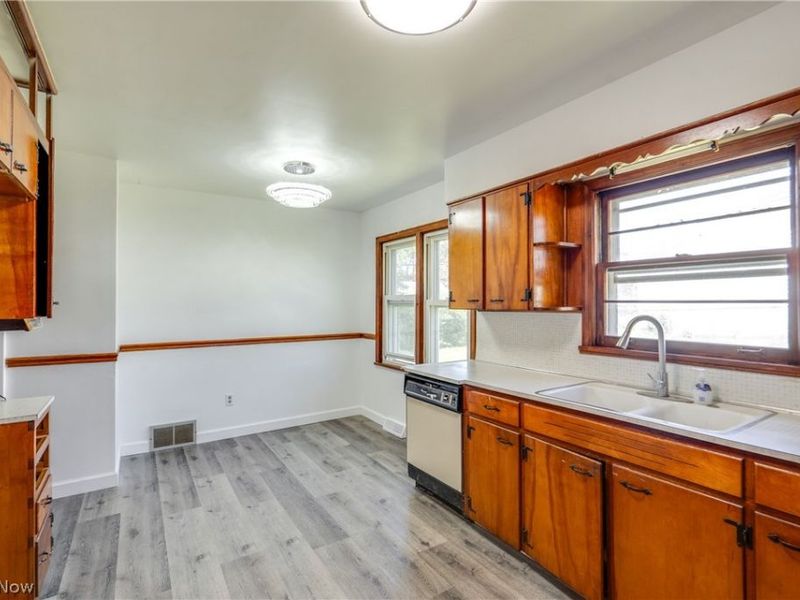 295 E Boxwood Avenue, Akron, OH 44301 Photo 12